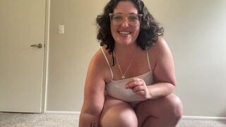 Curly Haired BBW has Twerk Practice in Bedroom - porn video