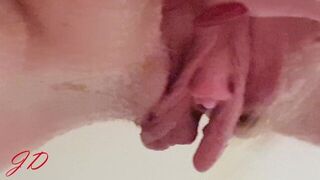 Look how your piss runs over my pussy - porn video